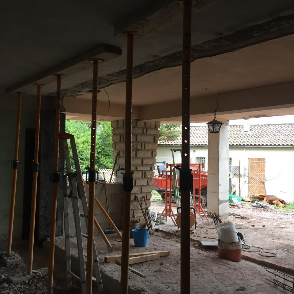 Travaux de rénovation intérieure à La Garde avec renforcement de structure et ouverture de mur porteur